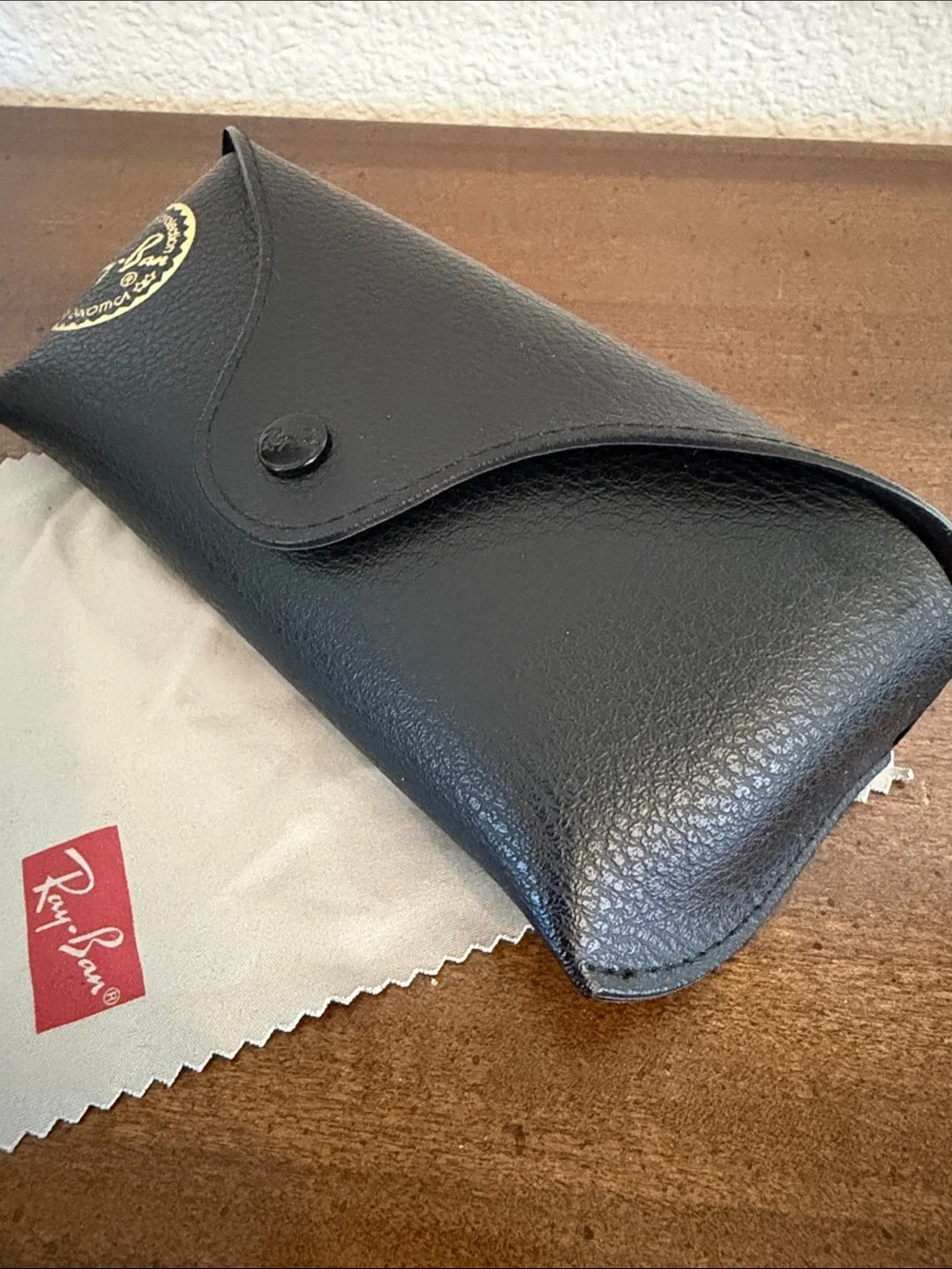 Ray-Ban Black Pebbled Leather Sunglasses Case Snap Close with Cleaning Cloth